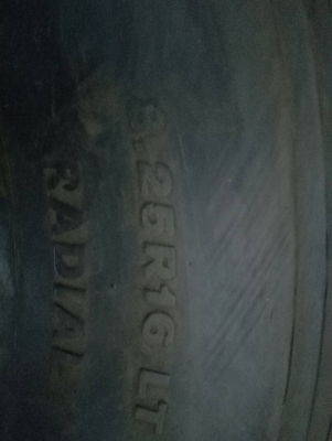 ขายยาง 825R16 บริดสโตน ปี15 พร้อมยางในและยางรอง จำนวน 13 เส้น 7500