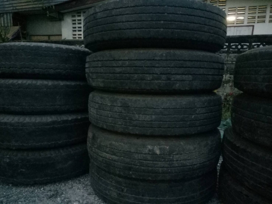 ขายยาง 825R16 บริดสโตน ปี15 พร้อมยางในและยางรอง จำนวน 13 เส้น 7500