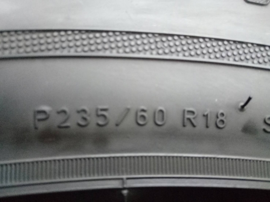 ขายยาง 235/60R18 PIRPELI  ปี14 ดอกยางสวยไม่แตกลายไม่ม่ปะ จำนวน 1 ชุด