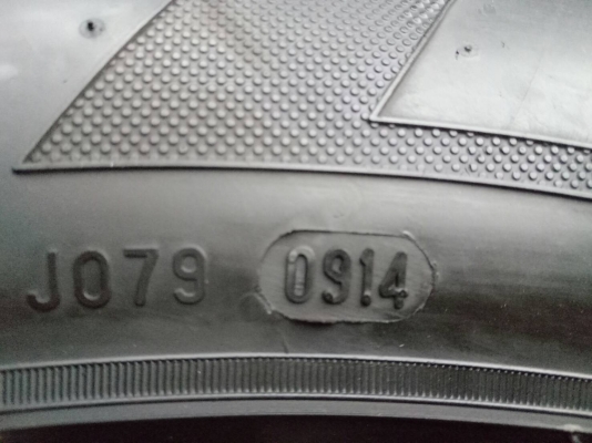 ขายยาง 235/60R18 PIRPELI  ปี14 ดอกยางสวยไม่แตกลายไม่ม่ปะ จำนวน 1 ชุด