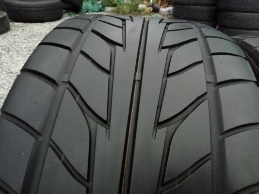ขายยาง NITTO 265/35R18 MADE IN JAPANปี14 ดอกยางสวยไม่ร้าวไม่แตกลายไม่มีปะ จำนวน 2 เส้น