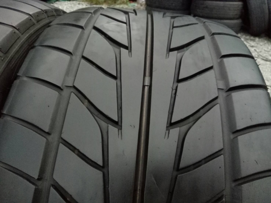 ขายยาง NITTO 265/35R18 MADE IN JAPANปี14 ดอกยางสวยไม่ร้าวไม่แตกลายไม่มีปะ จำนวน 2 เส้น