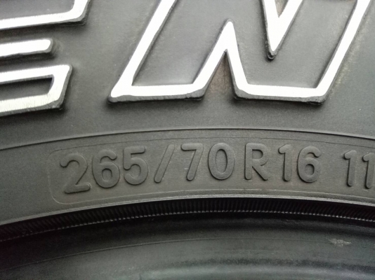 ขายยาง TOYO 265/70R16 MADE IN JAPAN ปี14 ดอกยางเต็มสวยเท่ากัน จำนวน 1 ชุด