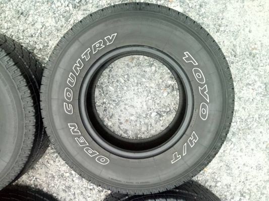 ขายยาง TOYO 265/70R16 MADE IN JAPAN ปี14 ดอกยางเต็มสวยเท่ากัน จำนวน 1 ชุด