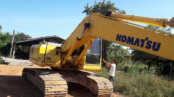ขายรถแบคโฮ  KOMATSU PC200-7 ไมล์ 10340 ชม.ราคา 1290000