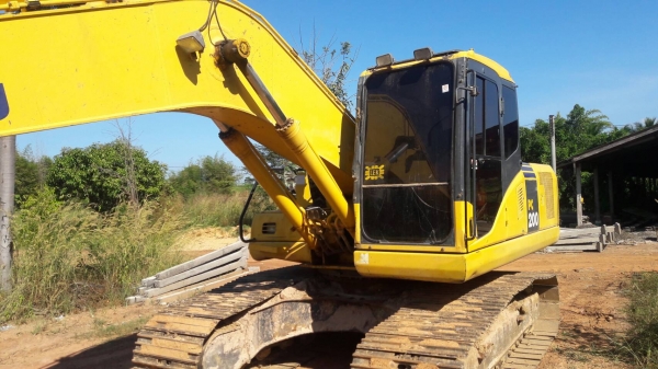 ขายรถแบคโฮ  KOMATSU PC200-7 ไมล์ 10340 ชม.ราคา 1290000
