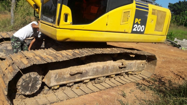 ขายรถแบคโฮ  KOMATSU PC200-7 ไมล์ 10340 ชม.ราคา 1290000