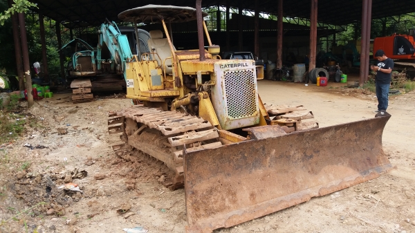 ขาย 145,000.CATERPILLAR D3B ตีนเป็ด เครื่องดี เกียร์แรง ช่วงล่างพอใช้ (รถอยู่จันทบุรี) 090-772-3710 090-772-3708