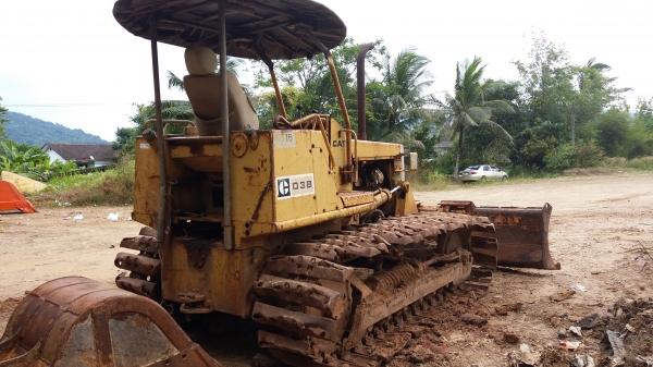 ขาย 145,000.CATERPILLAR D3B ตีนเป็ด เครื่องดี เกียร์แรง ช่วงล่างพอใช้ (รถอยู่จันทบุรี) 090-772-3710 090-772-3708 ขาย 145,000.CATERPILLAR D3B ตีนเป็ด เครื่องดี เกียร์แรง ช่วงล่างพอใช้ (รถอยู่จันทบุรี) 090-772-3710 090-772-3708