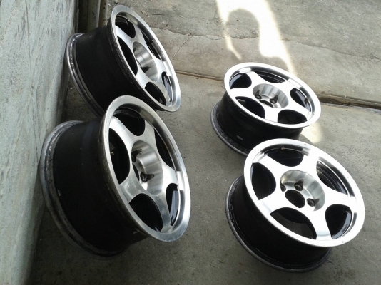 ขอบ15นิ้ว5รู114 ชุดนี้ ราคา 5900 บาท