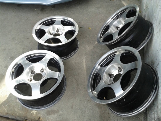 ขอบ15นิ้ว5รู114 ชุดนี้ ราคา 5900 บาท