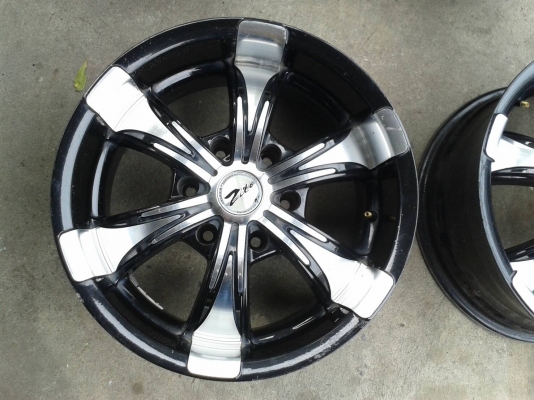 ขอบ17นิ้ว6รู ชุดนี้ ราคา 7400 บาท