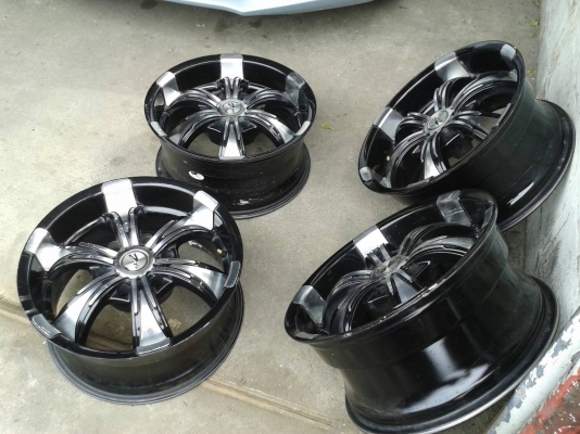 ขอบ17นิ้ว6รู ชุดนี้ ราคา 7400 บาท