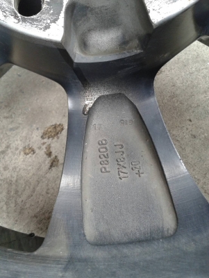 ขอบ17นิ้ว6รู ชุดนี้ ราคา 7400 บาท