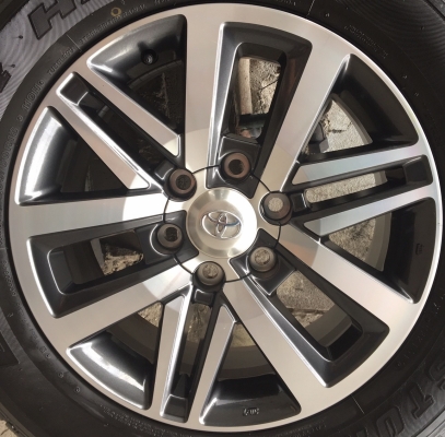 แม็กพร้อมยางป้ายแดงปี16 ฟอร์จูนเนอร์ ขอบ18 ยางบริดสโตน ตุ่มครบ แม็กพร้อมยางป้ายแดงปี16 ฟอร์จูนเนอร์ ขอบ18 ยางบริดสโตน ตุ่มครบ