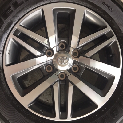 แม็กพร้อมยางป้ายแดงปี16 ฟอร์จูนเนอร์ ขอบ18 ยางบริดสโตน ตุ่มครบ แม็กพร้อมยางป้ายแดงปี16 ฟอร์จูนเนอร์ ขอบ18 ยางบริดสโตน ตุ่มครบ