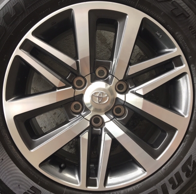 แม็กพร้อมยางป้ายแดงปี16 ฟอร์จูนเนอร์ ขอบ18 ยางบริดสโตน ตุ่มครบ แม็กพร้อมยางป้ายแดงปี16 ฟอร์จูนเนอร์ ขอบ18 ยางบริดสโตน ตุ่มครบ