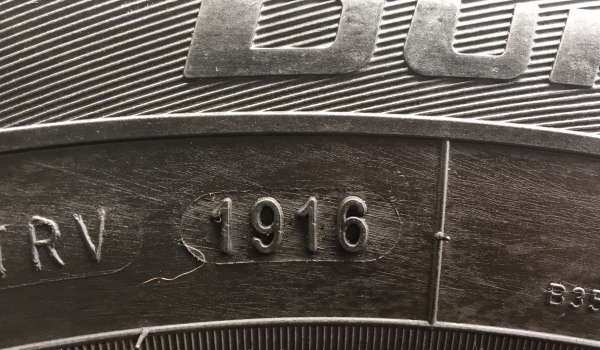 ยางป้ายแดง 205-70-15 Goodyear ปี16 ยางป้ายแดง 205-70-15 Goodyear ปี16