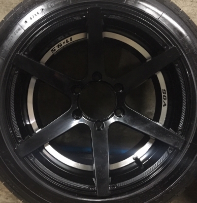 แม็ก V06 ขอบ 17 พร้อมยาง 225-55-17 ปี 16 แม็ก V06 ขอบ 17 พร้อมยาง 225-55-17 ปี 16