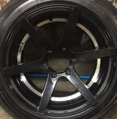 แม็ก V06 ขอบ 17 พร้อมยาง 225-55-17 ปี 16 แม็ก V06 ขอบ 17 พร้อมยาง 225-55-17 ปี 16