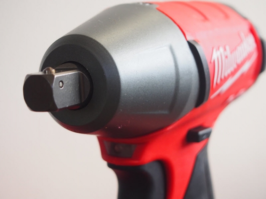 บล๊อกครึ่งนิ้วไร้สาย Milwaukee 2755-22 แรงบิต300Nmพร้อมแบ็ต5แอมป์2ก้อน