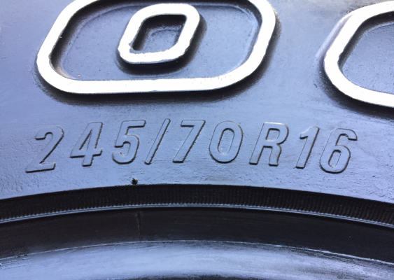 ยาง Maxxis 245 70 16 กลางปี15 ดอกเต็ม เนื้อนิ่มๆ ไม่มีปะ ราคาไม่แพง ยาง Maxxis 245 70 16 กลางปี15 ดอกเต็ม เนื้อนิ่มๆ ไม่มีปะ ราคาไม่แพง