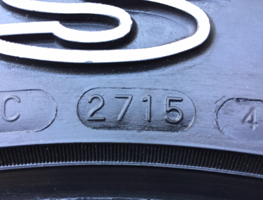 ยาง Maxxis 245 70 16 กลางปี15 ดอกเต็ม เนื้อนิ่มๆ ไม่มีปะ ราคาไม่แพง ยาง Maxxis 245 70 16 กลางปี15 ดอกเต็ม เนื้อนิ่มๆ ไม่มีปะ ราคาไม่แพง