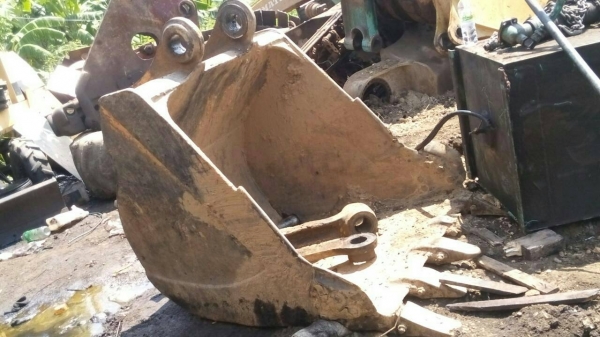 ขายบุ้งกี้เก่าสภาพดีใส่รุ่น 200 ปากกว้าง 115 ซม. ใส่เล็บอันเดียวใช้ได้เลย ขาย 20000 บาท รีบหน่อยนะครับ ขายบุ้งกี้เก่าสภาพดีใส่รุ่น 200 ปากกว้าง 115 ซม. ใส่เล็บอันเดียวใช้ได้เลย ขาย 20000 บาท รีบหน่อยนะครับ