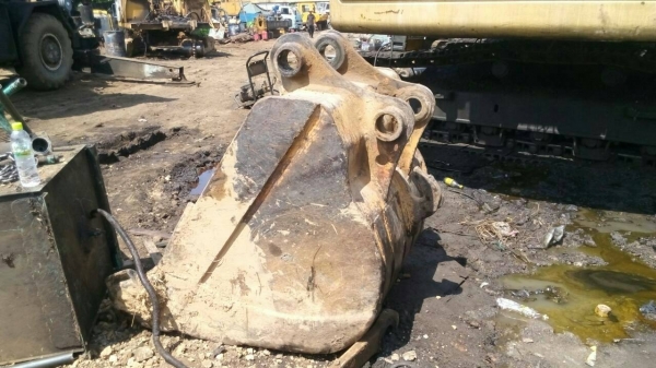 ขายบุ้งกี้เก่าสภาพดีใส่รุ่น 200 ปากกว้าง 115 ซม. ใส่เล็บอันเดียวใช้ได้เลย ขาย 20000 บาท รีบหน่อยนะครับ