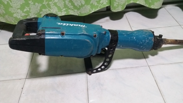 เครื่องสกัดคอนกรีตรุ่นใหญ่ มากิต้า สภาพดีพร้อมใช้งานพลังในการทำลายสูง เครื่องสกัดคอนกรีตรุ่นใหญ่ มากิต้า สภาพดีพร้อมใช้งานพลังในการทำลายสูง