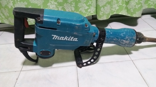 เครื่องสกัดคอนกรีตรุ่นใหญ่ มากิต้า สภาพดีพร้อมใช้งานพลังในการทำลายสูง เครื่องสกัดคอนกรีตรุ่นใหญ่ มากิต้า สภาพดีพร้อมใช้งานพลังในการทำลายสูง