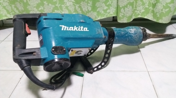 เครื่องสกัดคอนกรีตรุ่นใหญ่ มากิต้า สภาพดีพร้อมใช้งานพลังในการทำลายสูง เครื่องสกัดคอนกรีตรุ่นใหญ่ มากิต้า สภาพดีพร้อมใช้งานพลังในการทำลายสูง