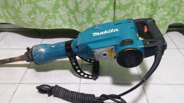 เครื่องสกัดคอนกรีตรุ่นใหญ่ มากิต้า สภาพดีพร้อมใช้งานพลังในการทำลายสูง