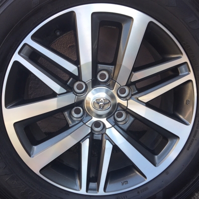 ล้อแม็กป้ายแดง ขอบ18 ฟอร์จูนเนอร์ พร้อมยาง 265-60-18