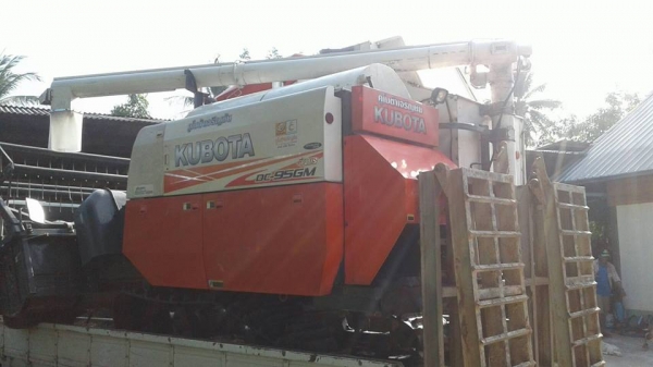 ขายรถเกี่ยวข้าวคูโบต้า DC95 ปี57ทำงาน พัน ชม.ช่วงล่างเต็ม