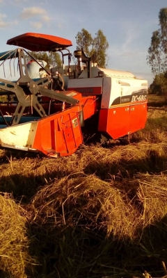 ขายรถเกี่ยวข้าว คูโบต้าDC68G ทำงาน1,8&times;&times;&times;ชม. ชาวงล่างดี สภาพพร้อมทำงาน เอกสารเล่มทะเบียนครบ