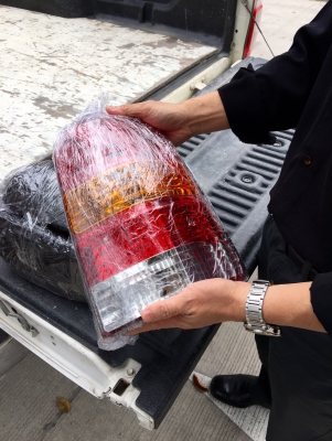 ขายไฟท้าย FORD ESCAPE 3.0 XLT ปี 03 ข้างขวาของแท้ศูนย์ ขายไฟท้าย FORD ESCAPE 3.0 XLT ปี 03 ข้างขวาของแท้ศูนย์