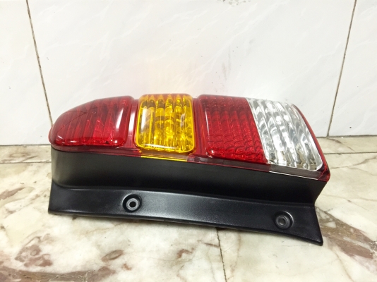 ขายไฟท้าย FORD ESCAPE 3.0 XLT ปี 03 ข้างขวาของแท้ศูนย์ ขายไฟท้าย FORD ESCAPE 3.0 XLT ปี 03 ข้างขวาของแท้ศูนย์