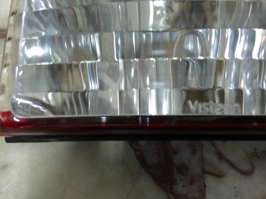 ขายไฟท้าย FORD ESCAPE 3.0 XLT ปี 03 ข้างขวาของแท้ศูนย์ ขายไฟท้าย FORD ESCAPE 3.0 XLT ปี 03 ข้างขวาของแท้ศูนย์