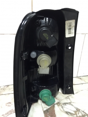 ขายไฟท้าย FORD ESCAPE 3.0 XLT ปี 03 ข้างขวาของแท้ศูนย์ ขายไฟท้าย FORD ESCAPE 3.0 XLT ปี 03 ข้างขวาของแท้ศูนย์