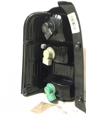 ขายไฟท้าย FORD ESCAPE 3.0 XLT ปี 03 ข้างขวาของแท้ศูนย์ ขายไฟท้าย FORD ESCAPE 3.0 XLT ปี 03 ข้างขวาของแท้ศูนย์