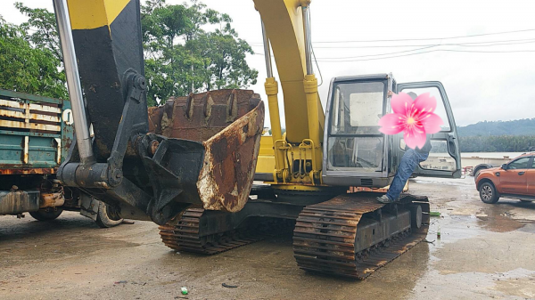 ขายรถแบคโฮ KOBELCO SK220-/// ราคา 450000