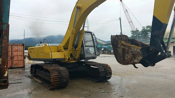 ขายรถแบคโฮ KOBELCO SK220-/// ราคา 450000 ขายรถแบคโฮ KOBELCO SK220-/// ราคา 450000