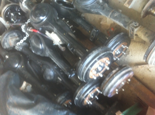 เพลาท้ายโตโยต้ารีโว่ออนิวดีแมกช์ถอดป้ายแดงสวยมากครับ