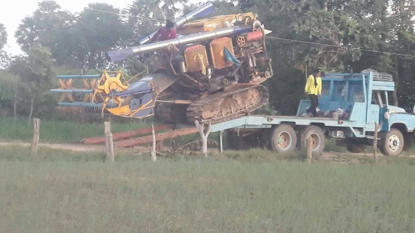 ขายรถเกียว ข้าว อุ้ม  เครื่อง  HO 7 D  195 เทอร์โบ  อุ้ม 1600   ตัวเดิน 10 ปั้มเบอร์ 22 ต้องการขาย    385000 บาท  วันทูคอล 0986683479 dtac 0991751349 สิทธิ์ คับ