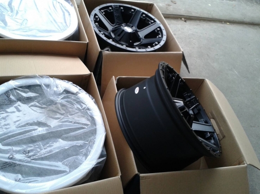 ล้อใหม่ขอบ18นิ้ว6รู ชุดนี้ ลดราคาเหลือ 15500 บาท