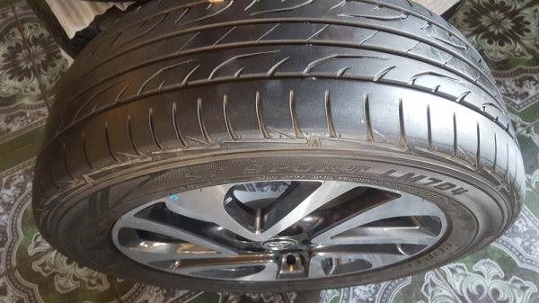 ขายล้อTOYOTA Altis 16 ยางปี15 4 ล้อ