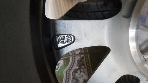 ขายล้อTOYOTA Altis 16 ยางปี15 4 ล้อ