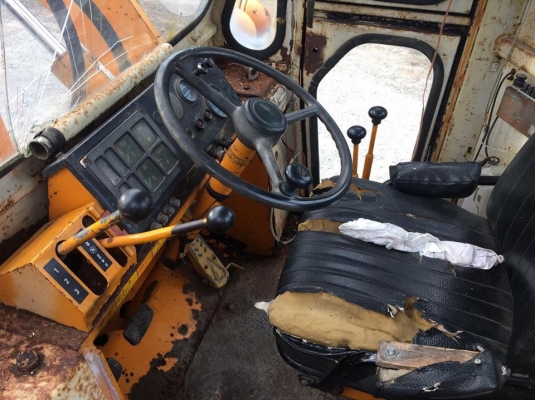 ขายรถตัก Komatsu 510 รถนอกนำเข้าจากญี่ปุ่น 100\% สภาพสวย พร้อมใช้งาน สนใจติดต่อ 081-948-5494