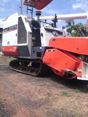 ขายราคา335000.บาทdc68นิวสปิงพลัสรุ่นสุดท้ายปายปี54ใช้งาน2000ชั่วโมง.0868-780038..รถปี54..เอกสารพร้อมโอน..แทกยางใหม่.ล้อนำใหม่.เฟืองเสตอรใหม่